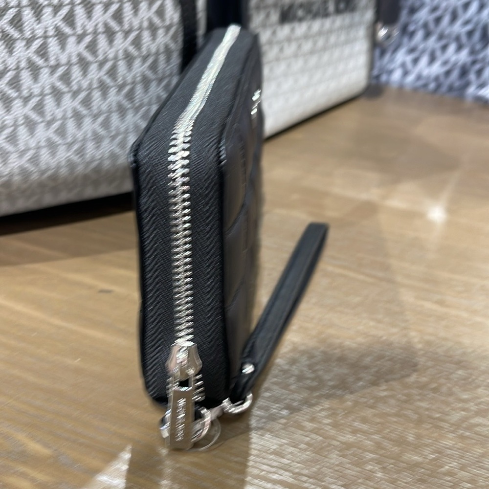 MICHAEL KORS Continental Wristlet Phone Case Wallet 
Black 
NWT - Picture 3 of 16